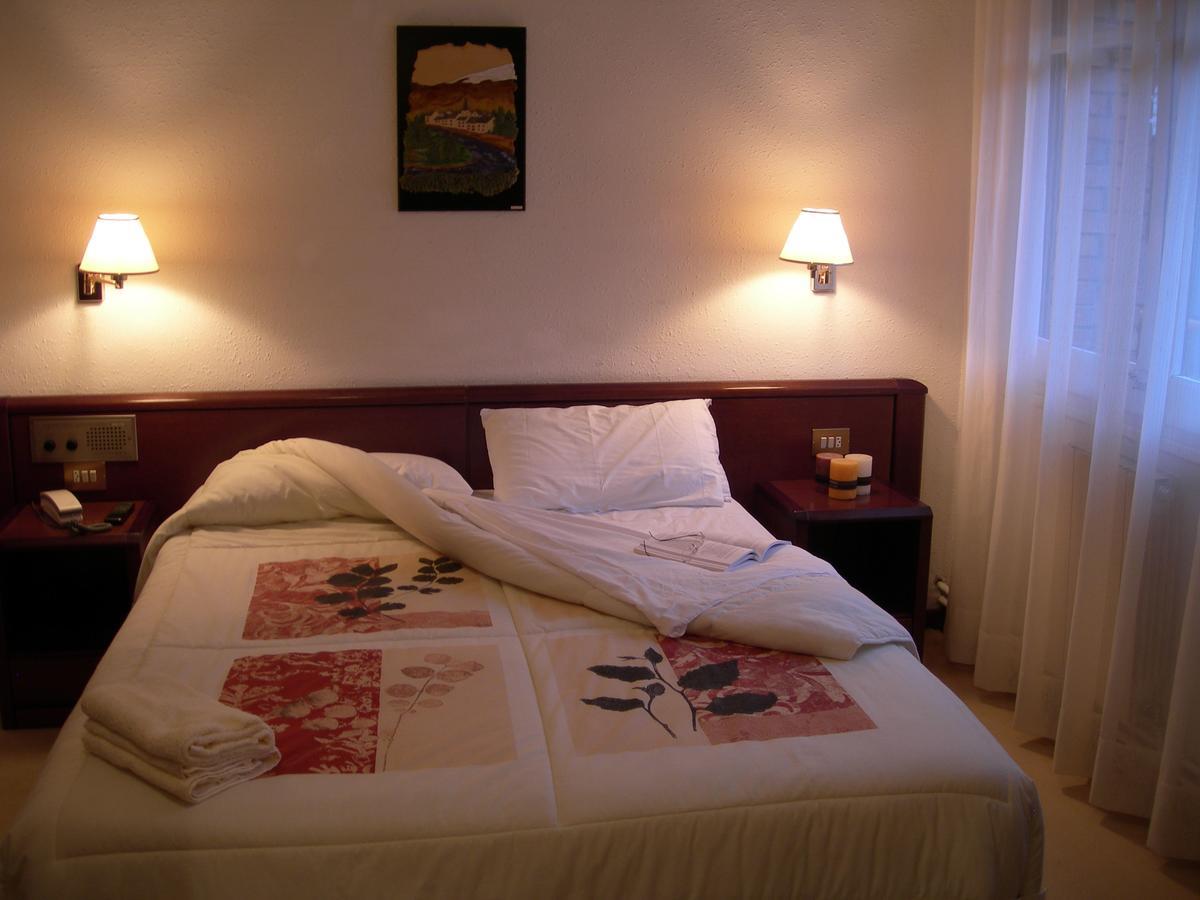 בוסוסט Hosteria Catalana מראה חיצוני תמונה